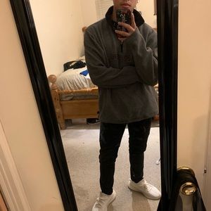 Old navy pull over M